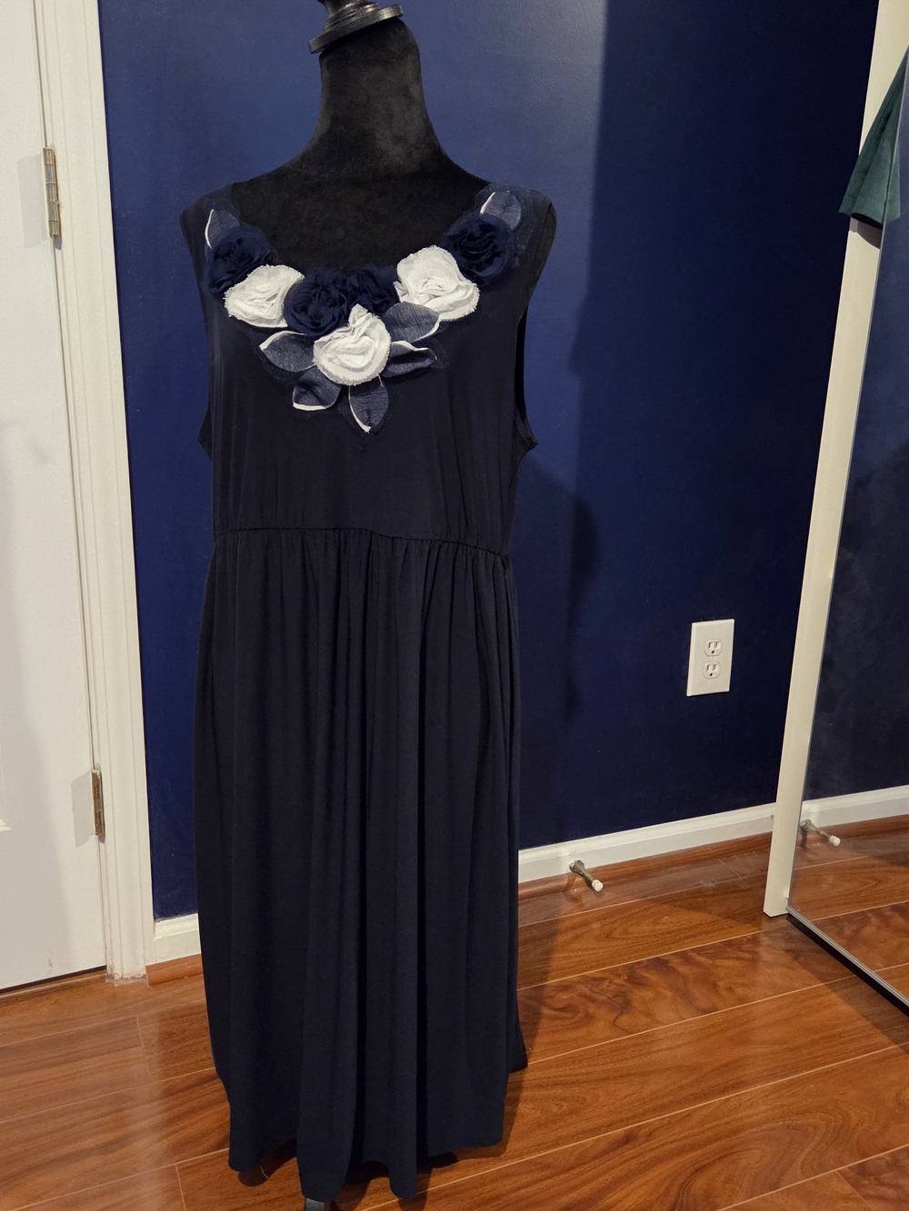 Sleeveless Navy Midi Dress with Floral Appliqué